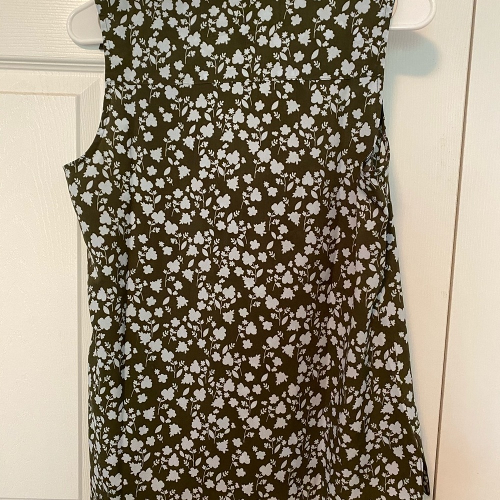 Cabi - Picture 2 of 3